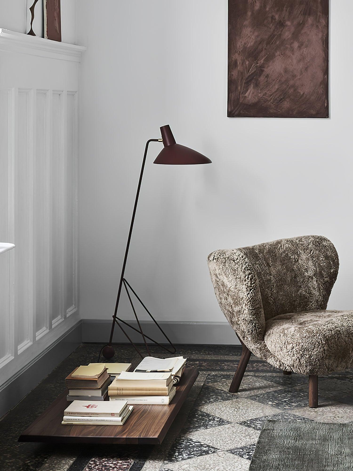 Svelte_Noir_Floor_Lamp_10