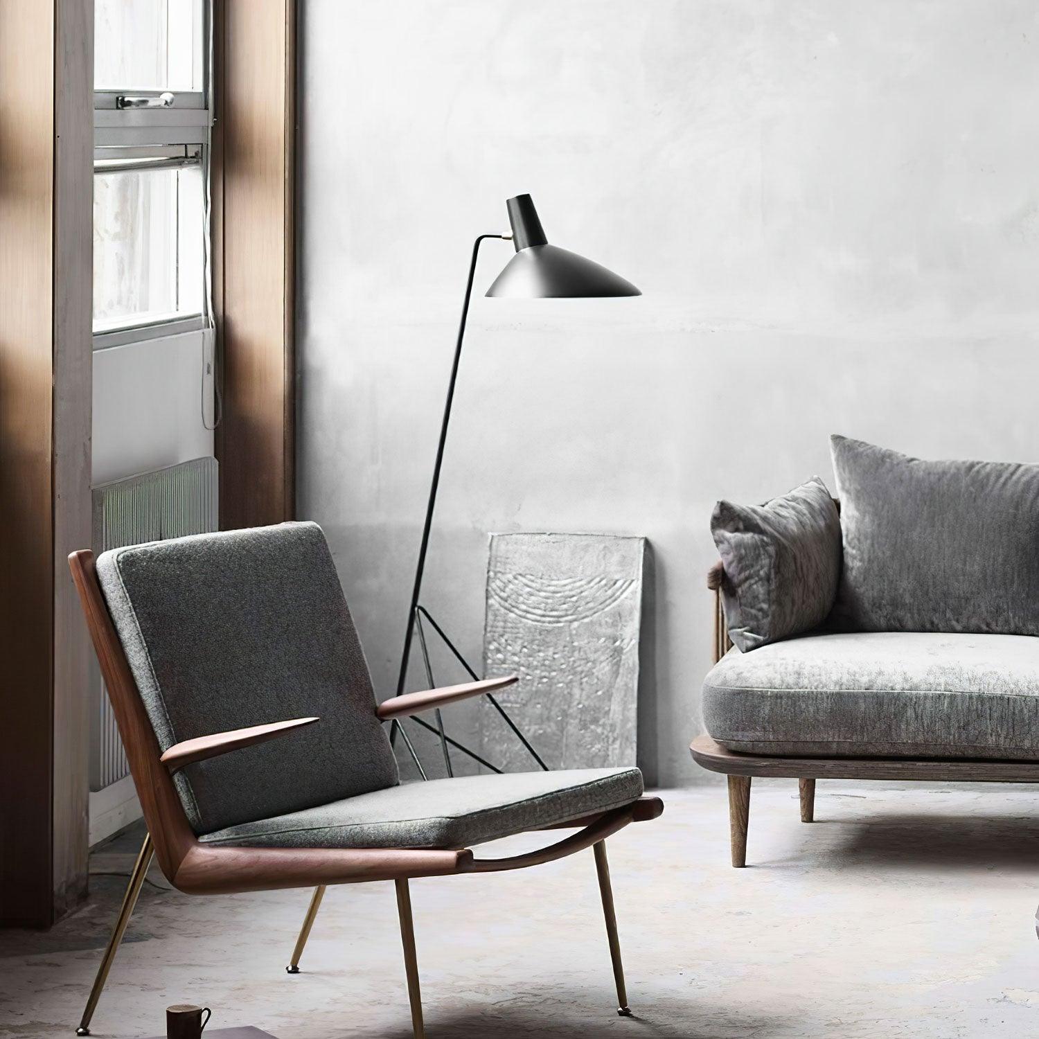 Svelte_Noir_Floor_Lamp_13