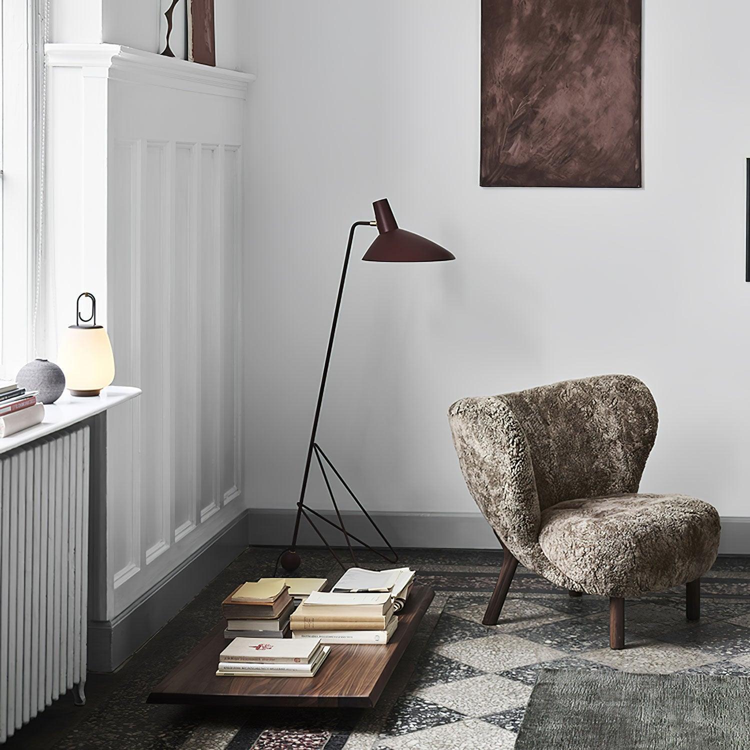 Svelte_Noir_Floor_Lamp_14