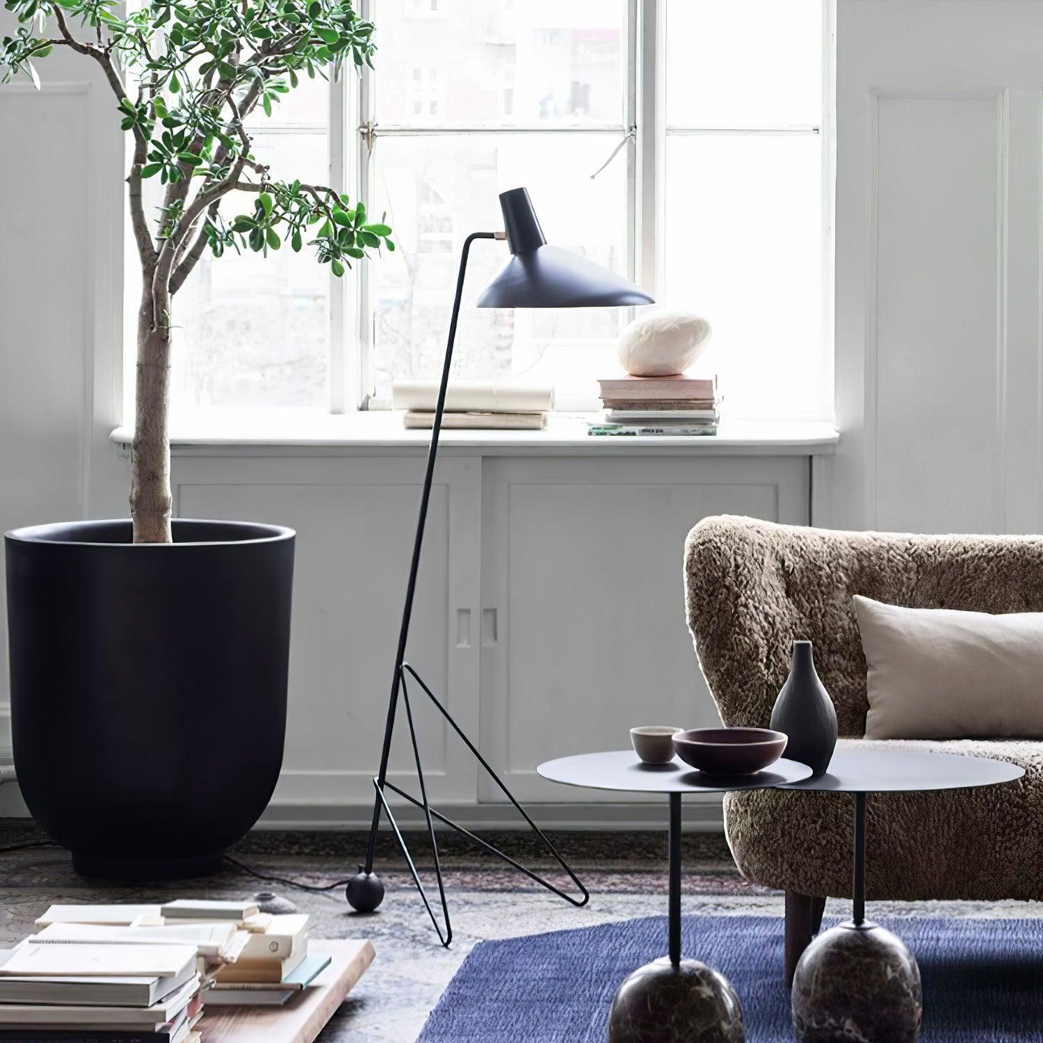 Svelte_Noir_Floor_Lamp_15