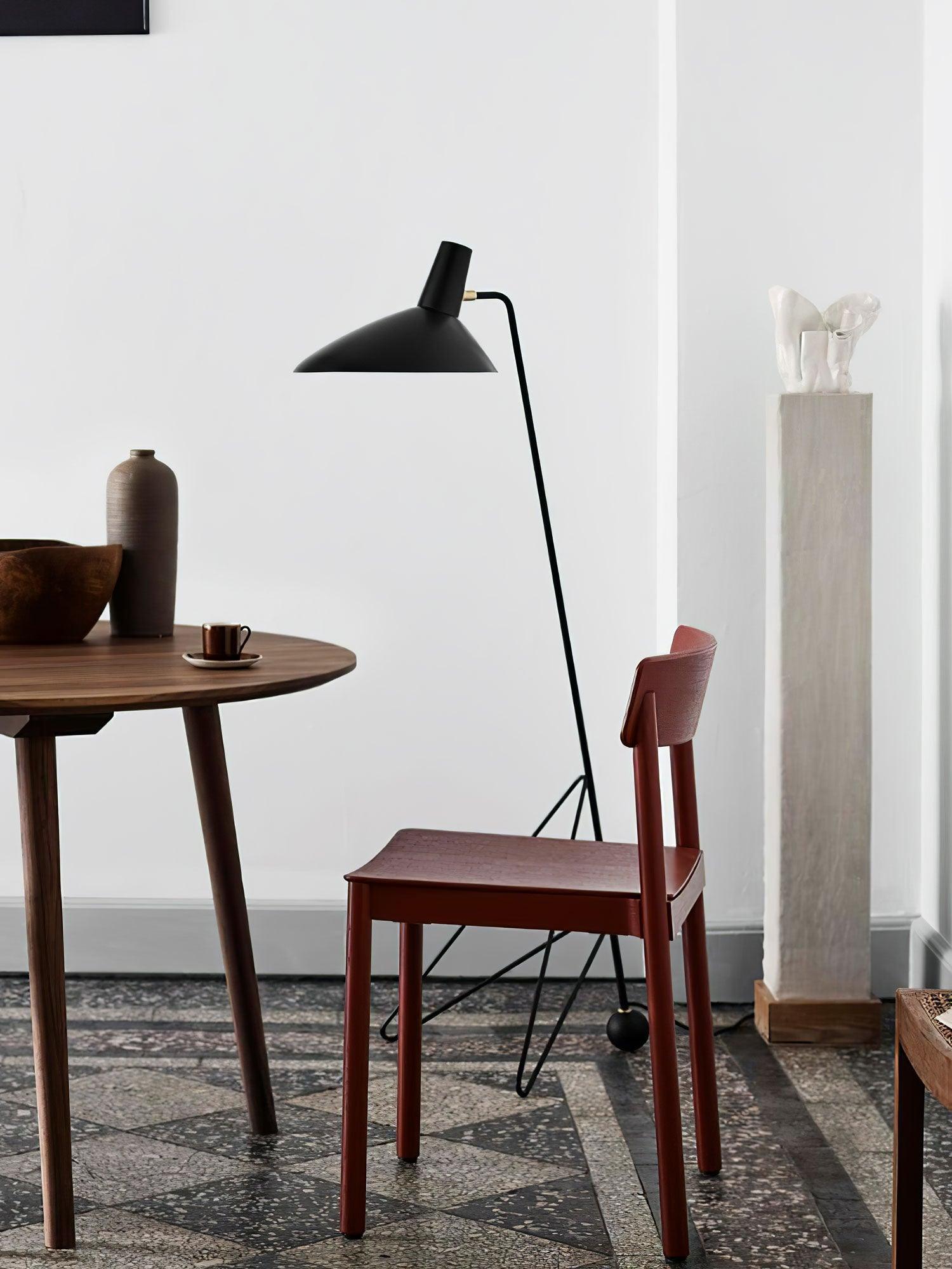 Svelte_Noir_Floor_Lamp_18
