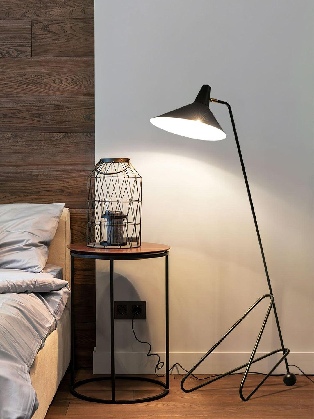 Svelte_Noir_Floor_Lamp_2