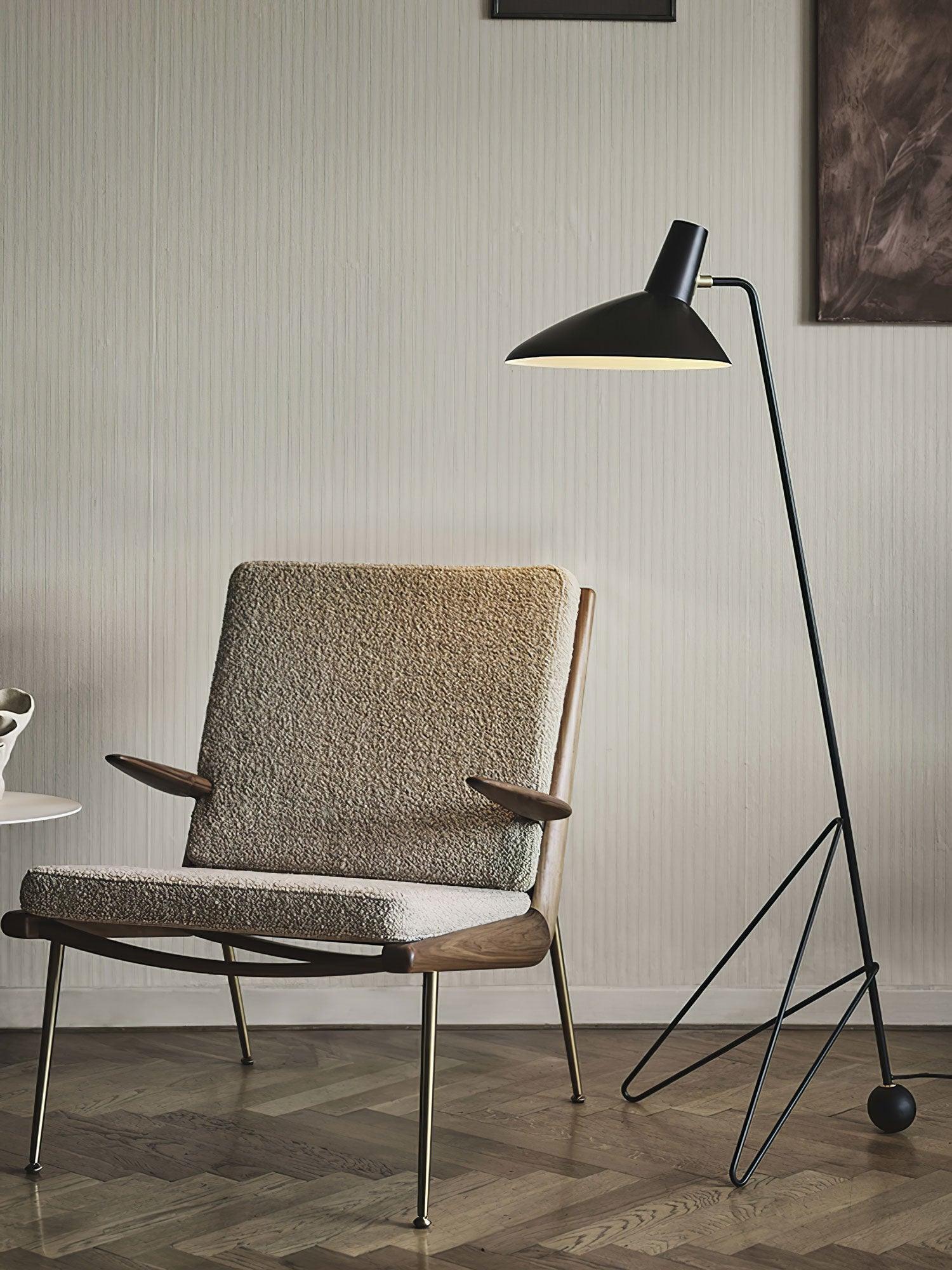 Svelte_Noir_Floor_Lamp_3