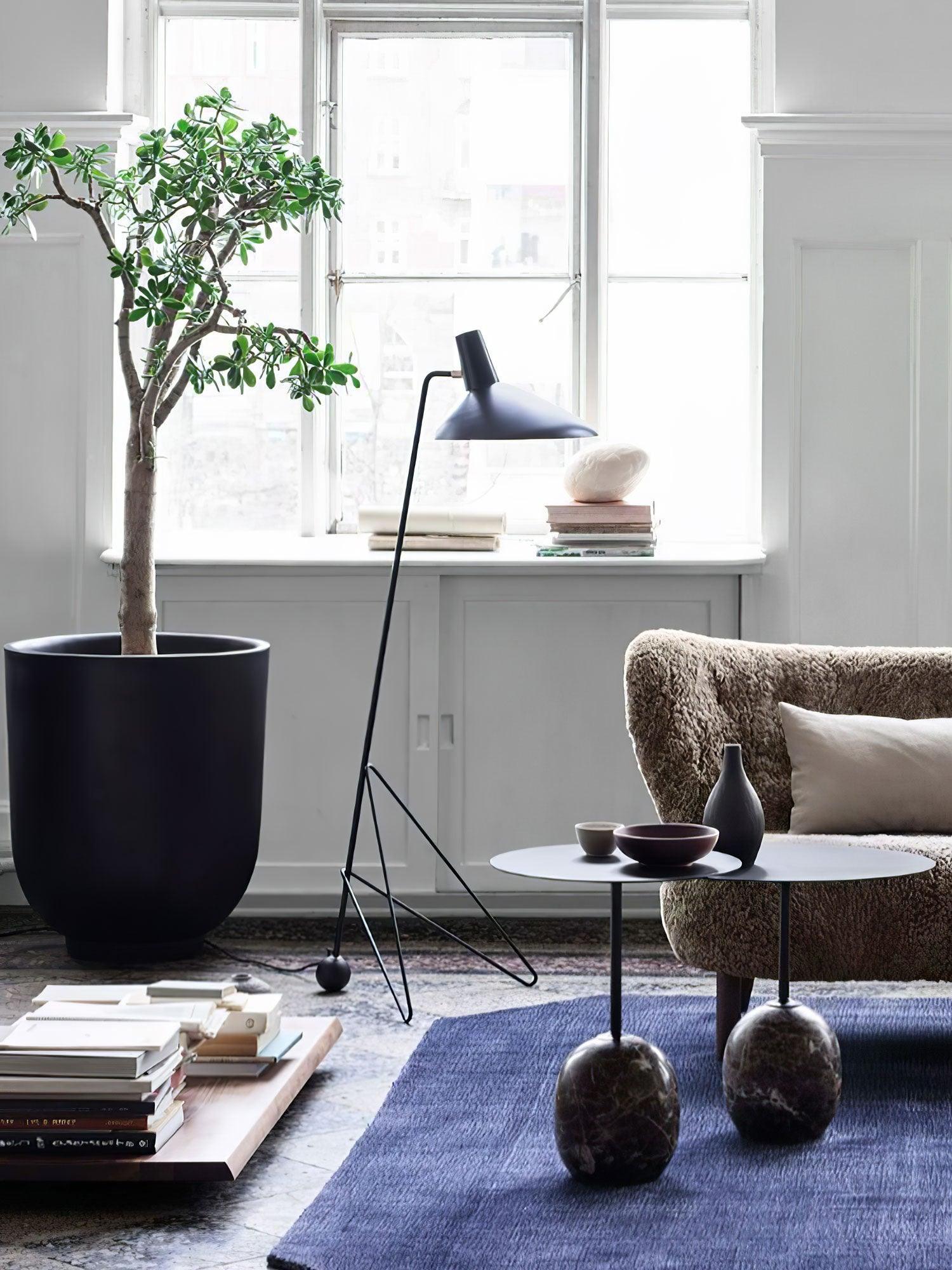 Svelte_Noir_Floor_Lamp_9