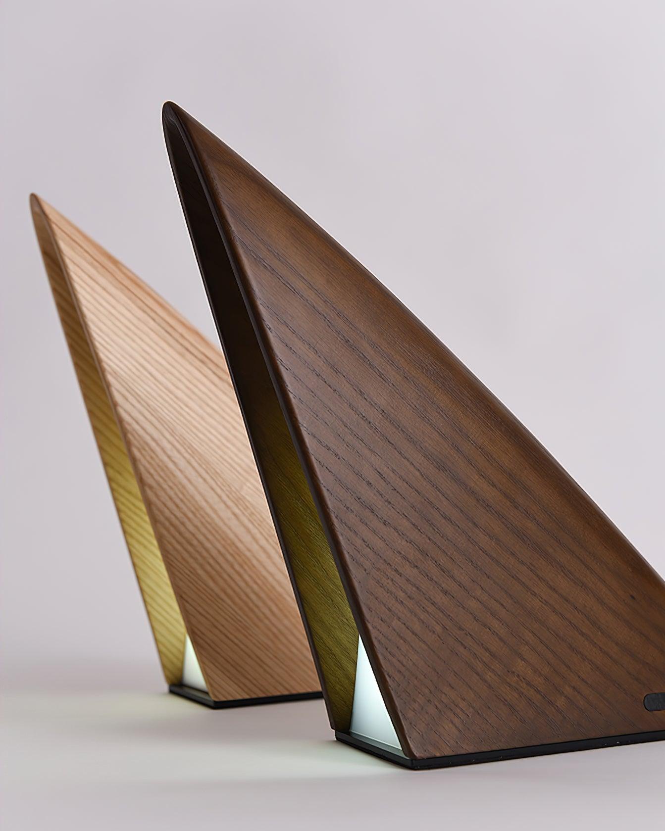 Triangular_Table_Lamp_1