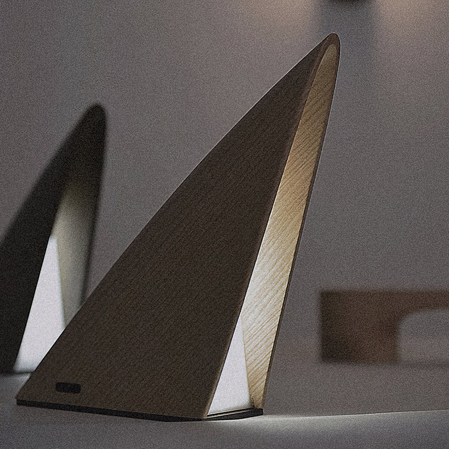 Triangular_Table_Lamp_3