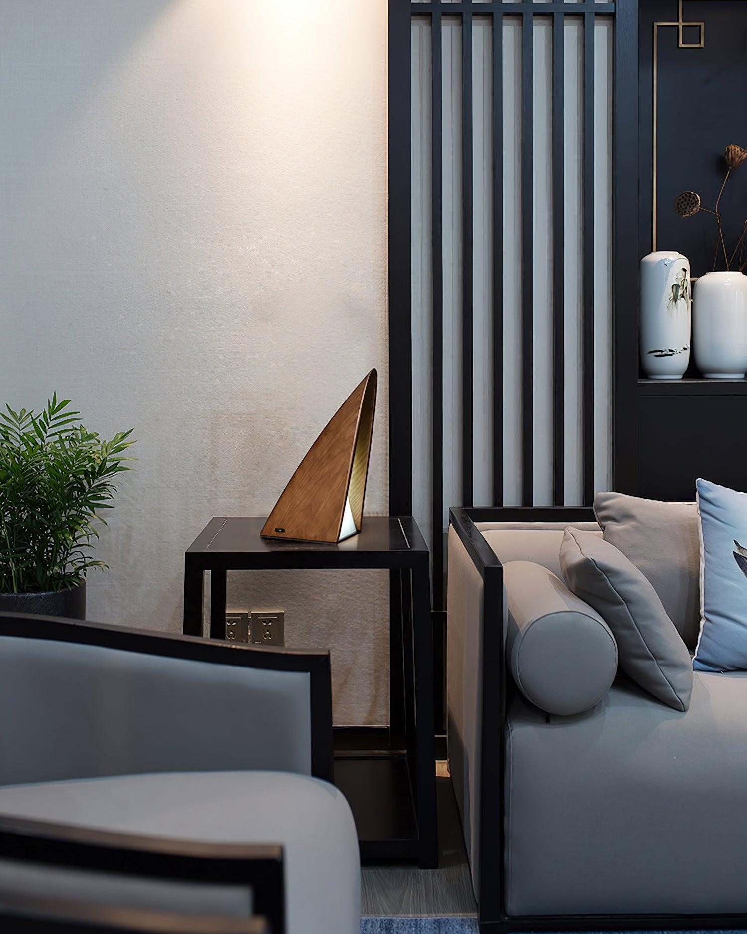 Triangular_Table_Lamp_4