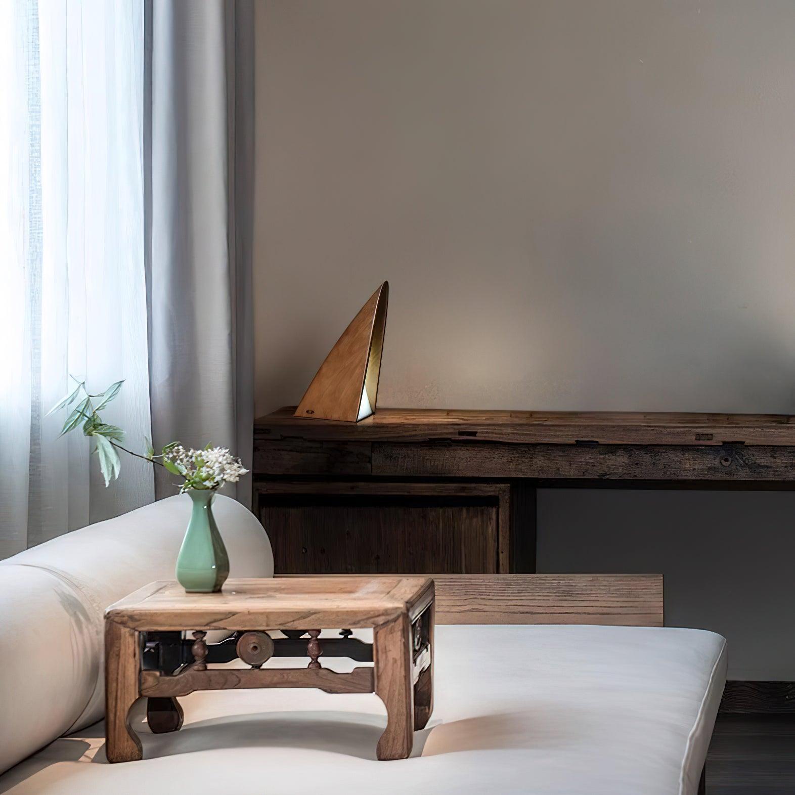 Triangular_Table_Lamp_8