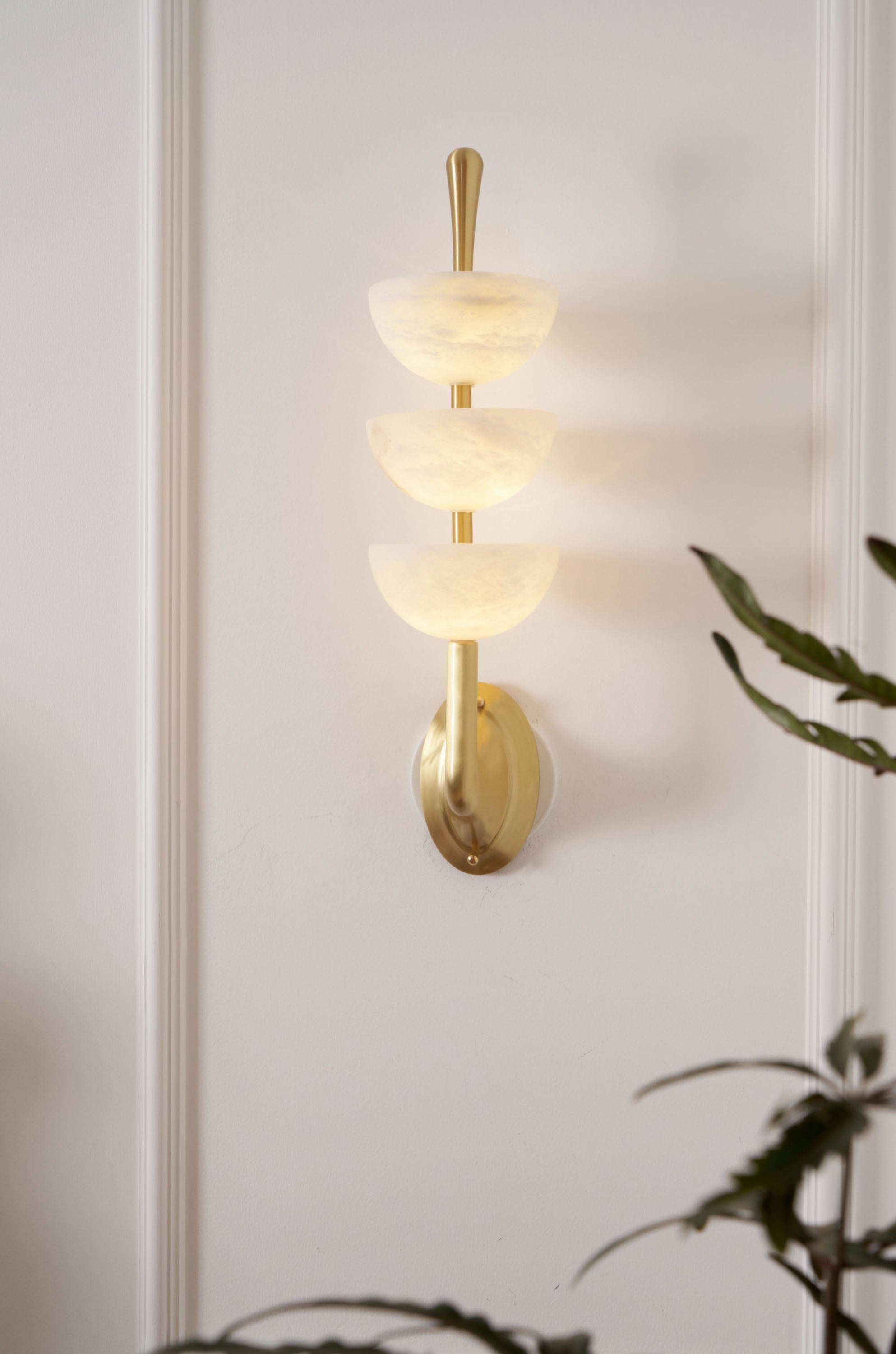 Triple_Alabaster_Wall_Lamp_12