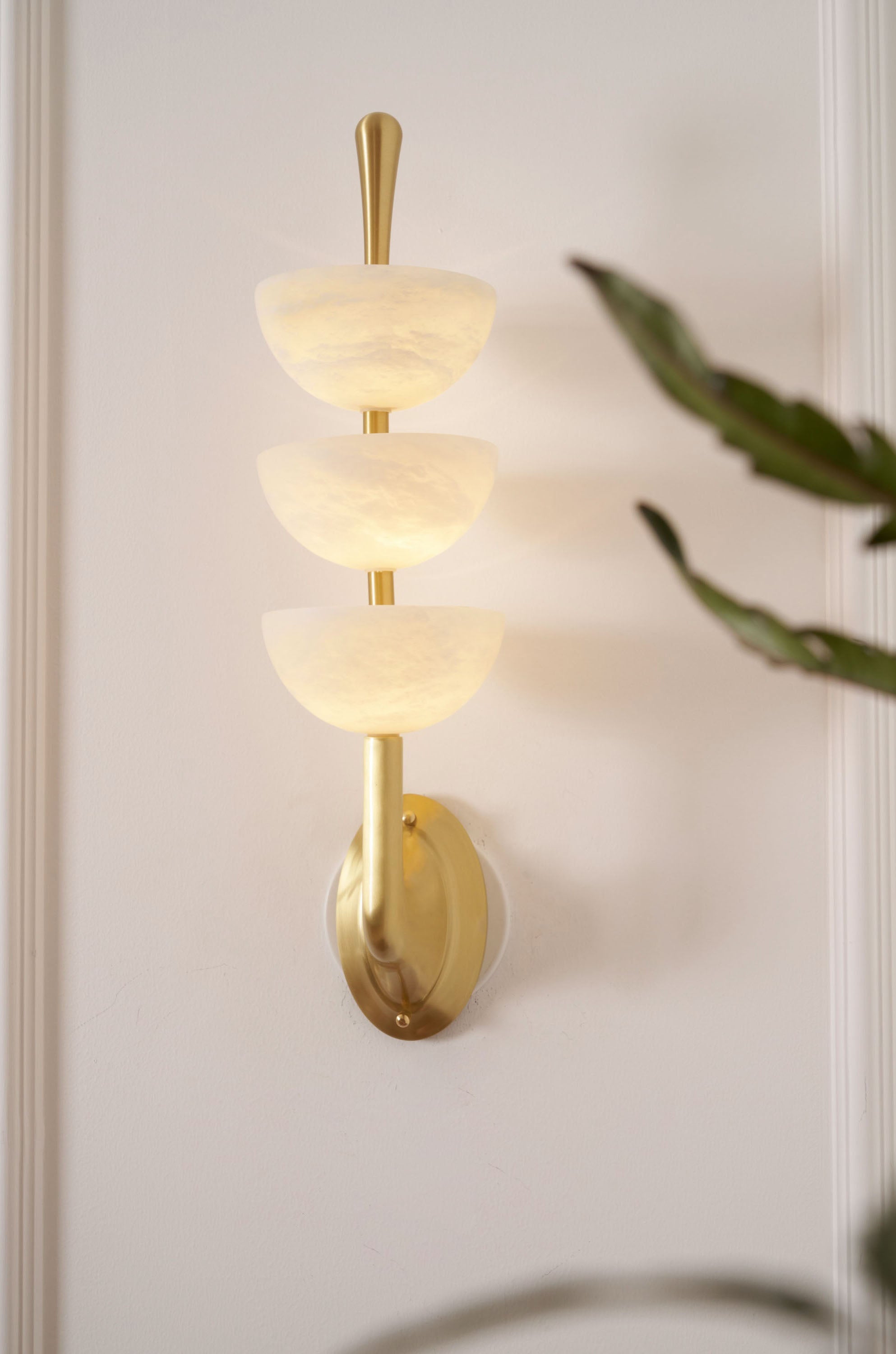 Triple_Alabaster_Wall_Lamp_15