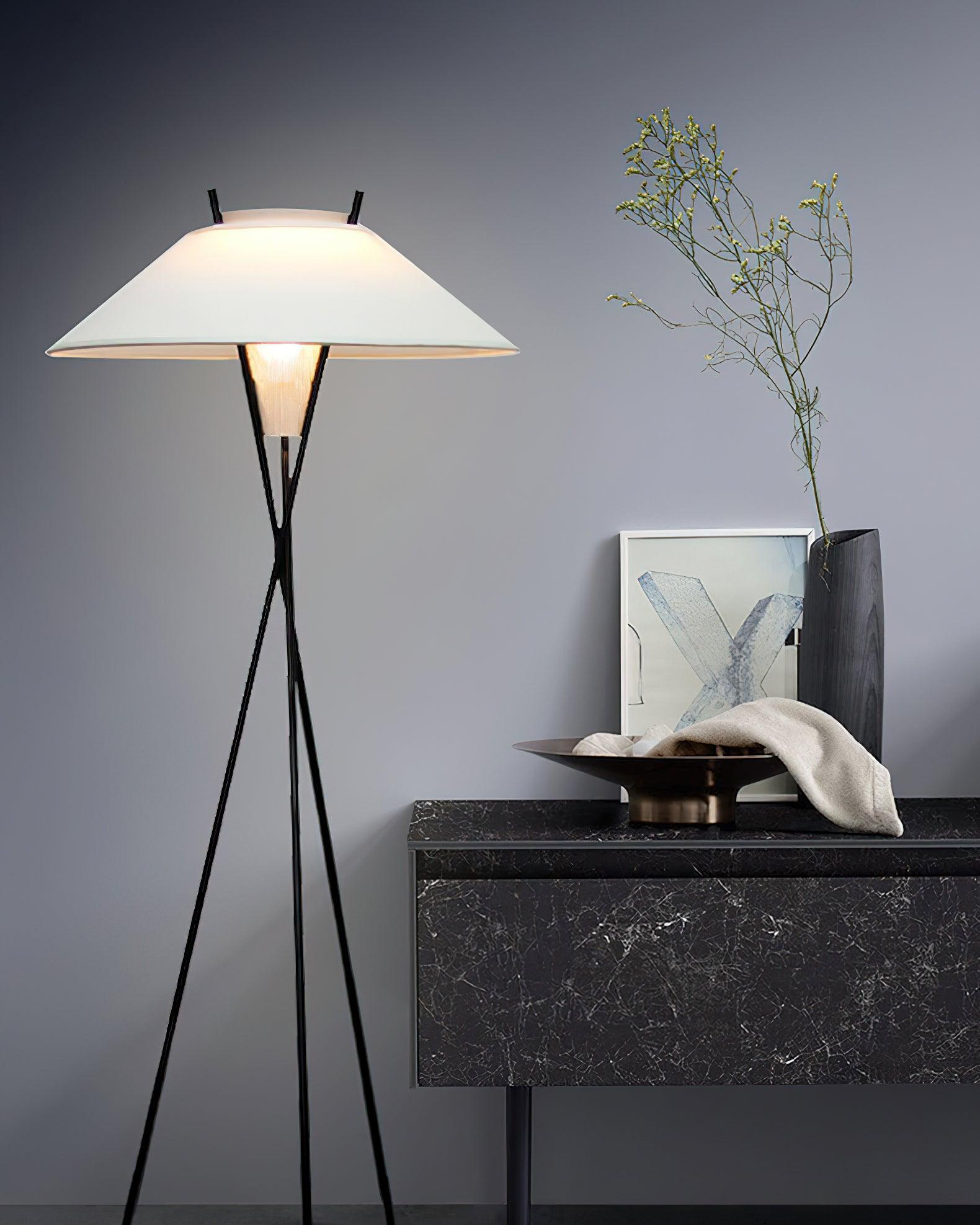Tripod_Cap_Floor_Lamp_11