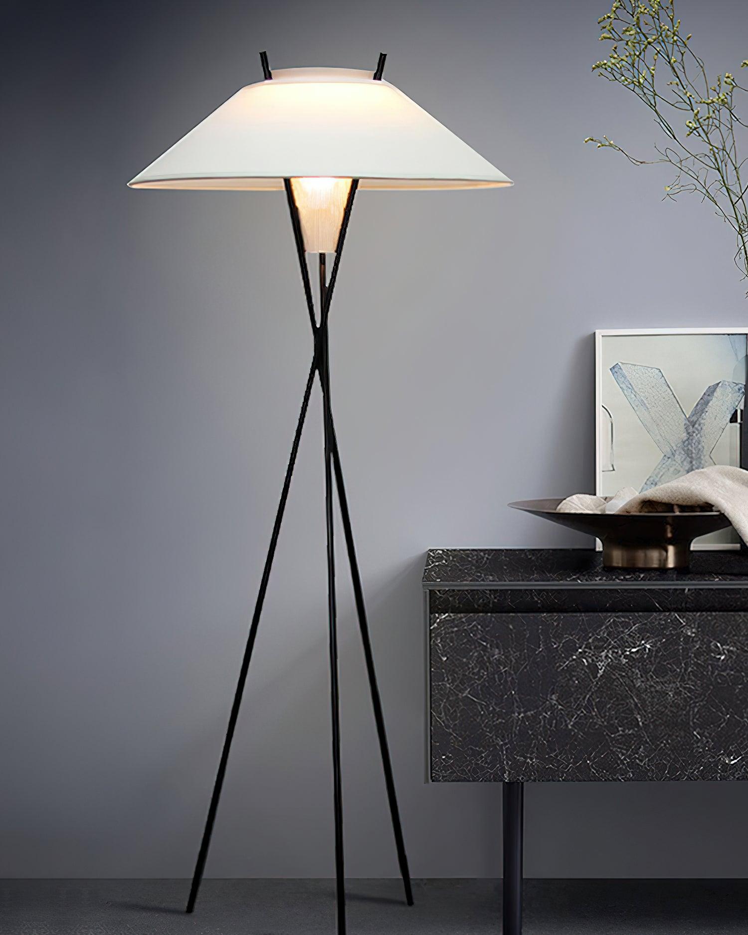 Tripod_Cap_Floor_Lamp_17