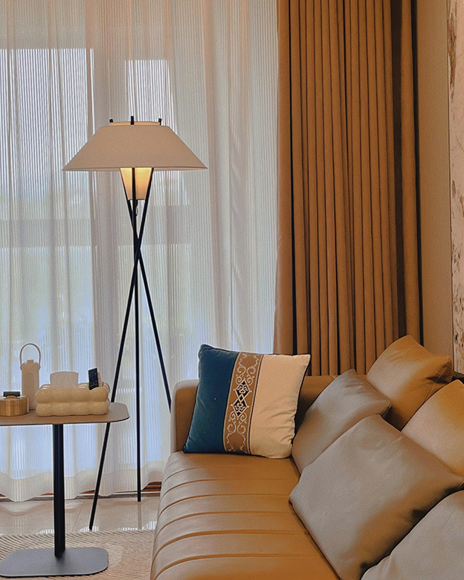 Tripod_Cap_Floor_Lamp_4