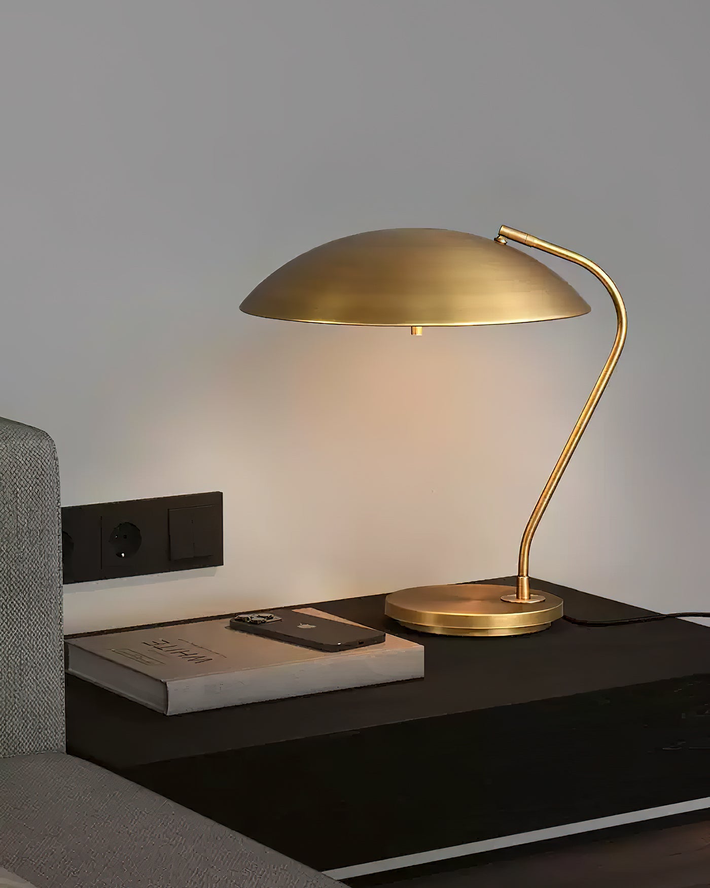 Valencia_Table_Lamp_Brass_3