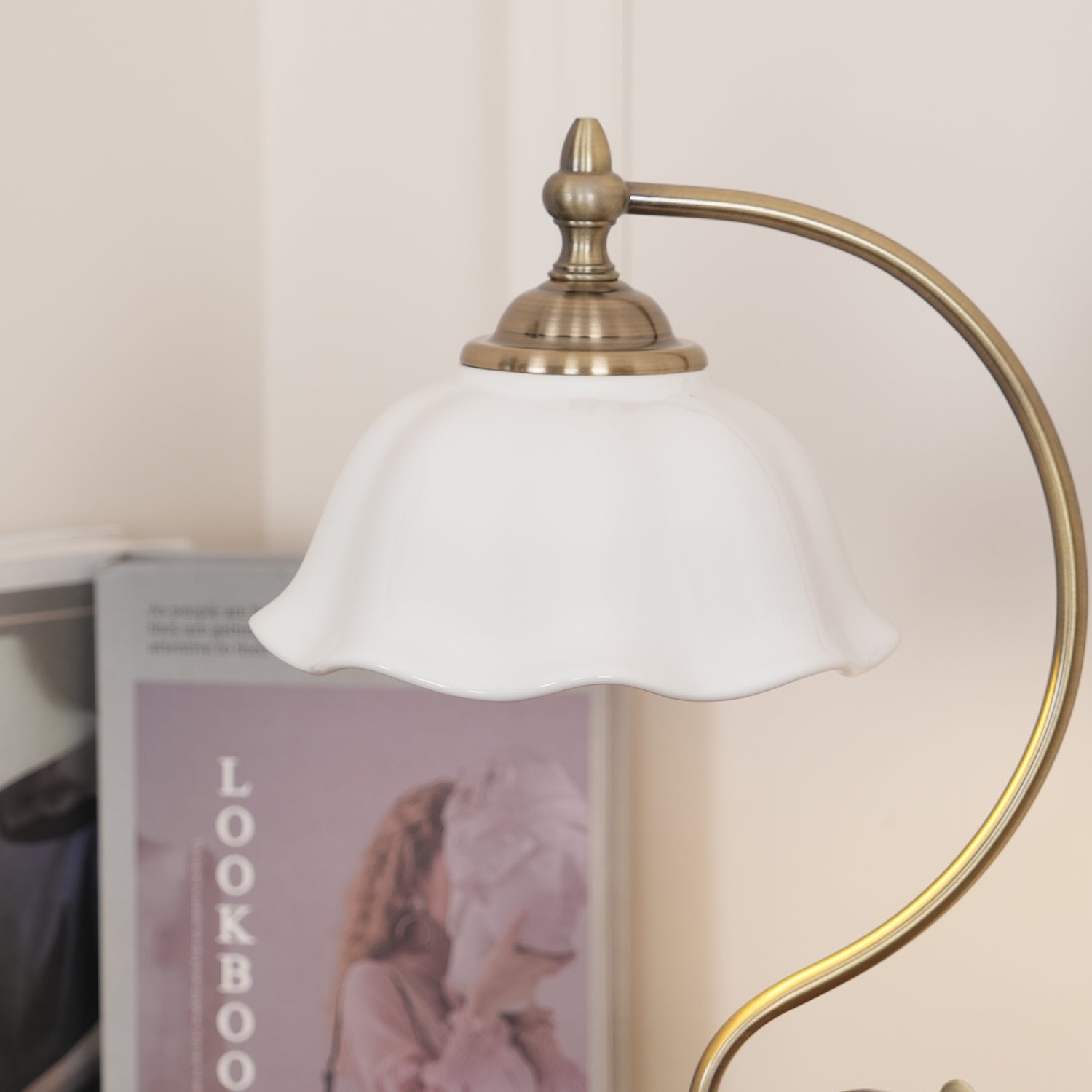Vintage_Laiton_Table_Lamp_8_fcd649fd-12cd-47d3-ad5d-930c4d60b20f